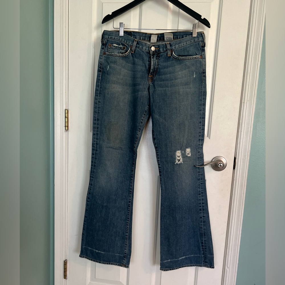 LUCKYBRAND low rise, boot cut jeans.  Sz 29/8